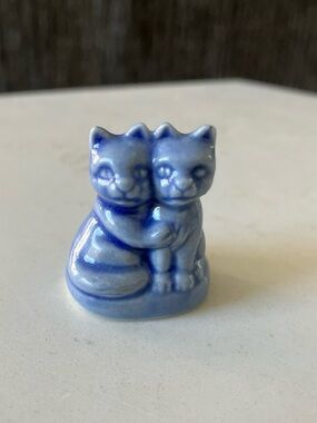 Vintage Wade Whimsies Ceramic Blue Mother Cat & Kitten Figurine 1.25” Tall